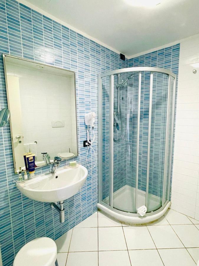 Regina Beach Holiday Apartments Tirrenia Ngoại thất bức ảnh